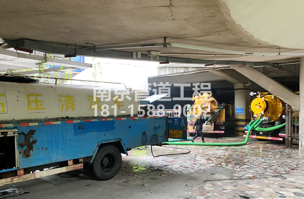 273五星商场地下室污水清理