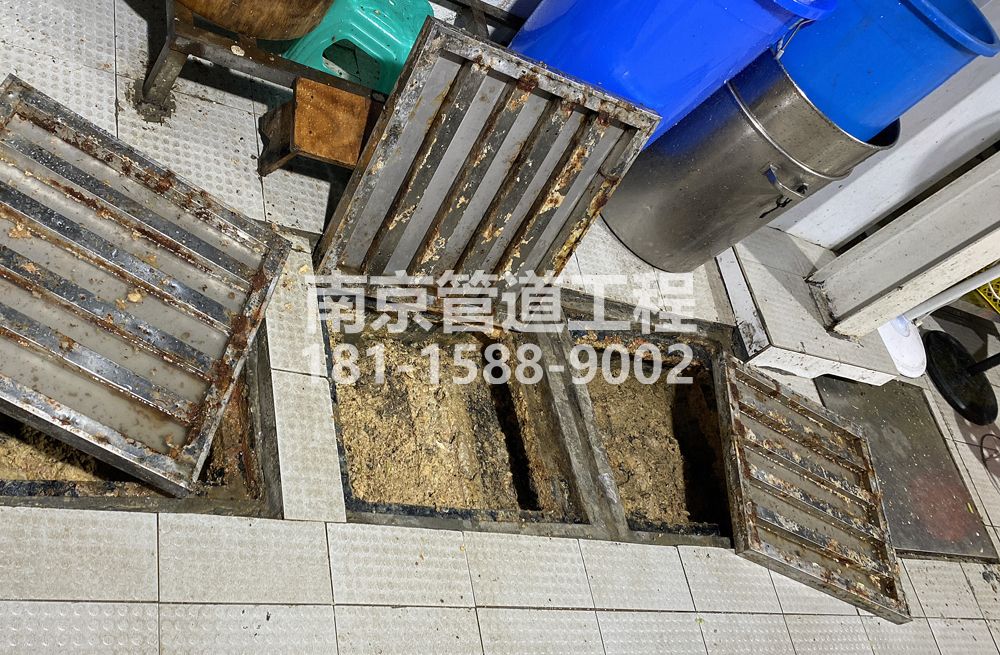 278五星城管中队食堂隔油池清理